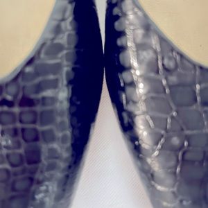 Etienne Aigner Size 8 Croc Embossed Blue Leather Pump